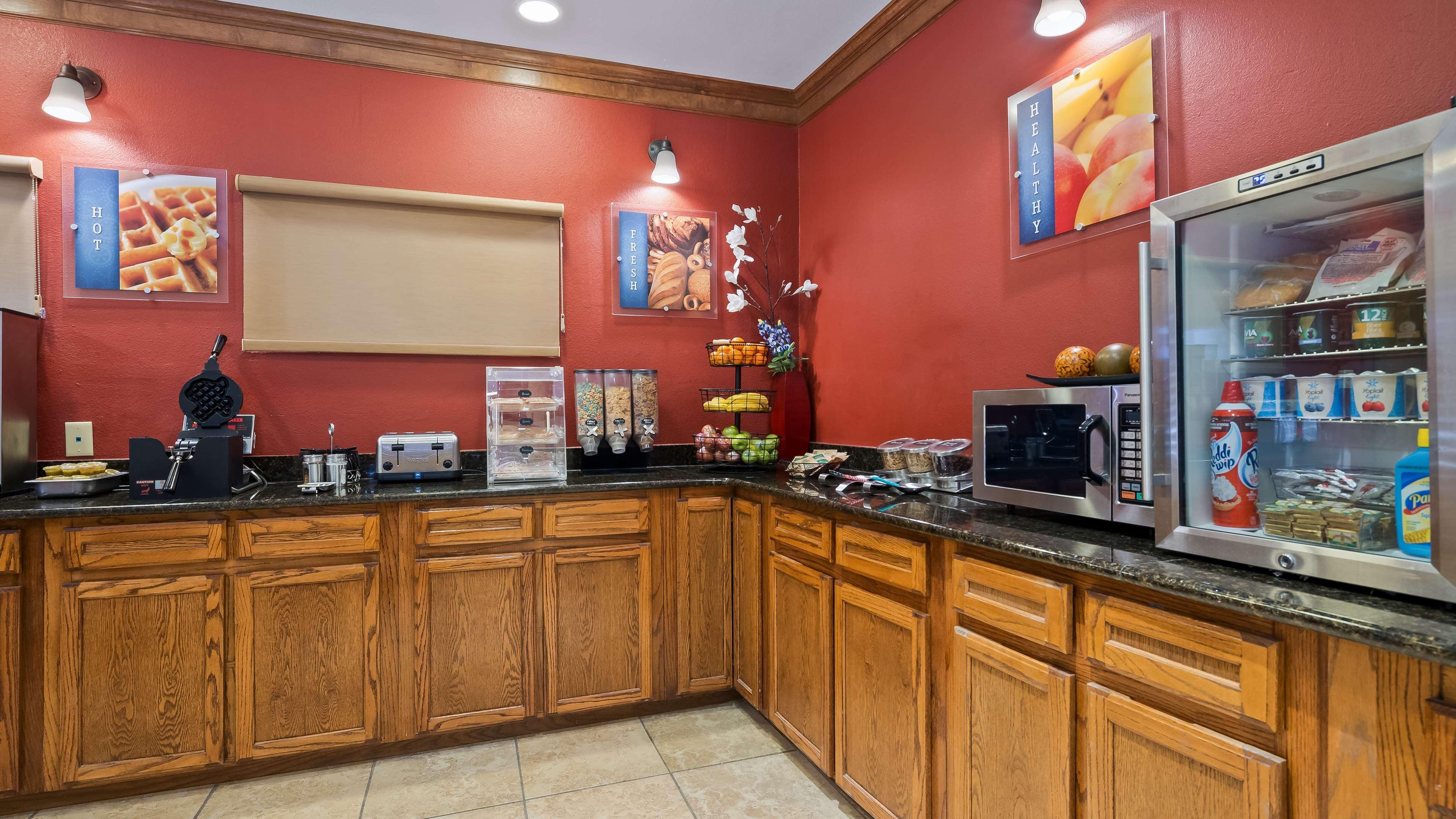 Best Western Regency Inn & Suites Gonzales Eksteriør billede