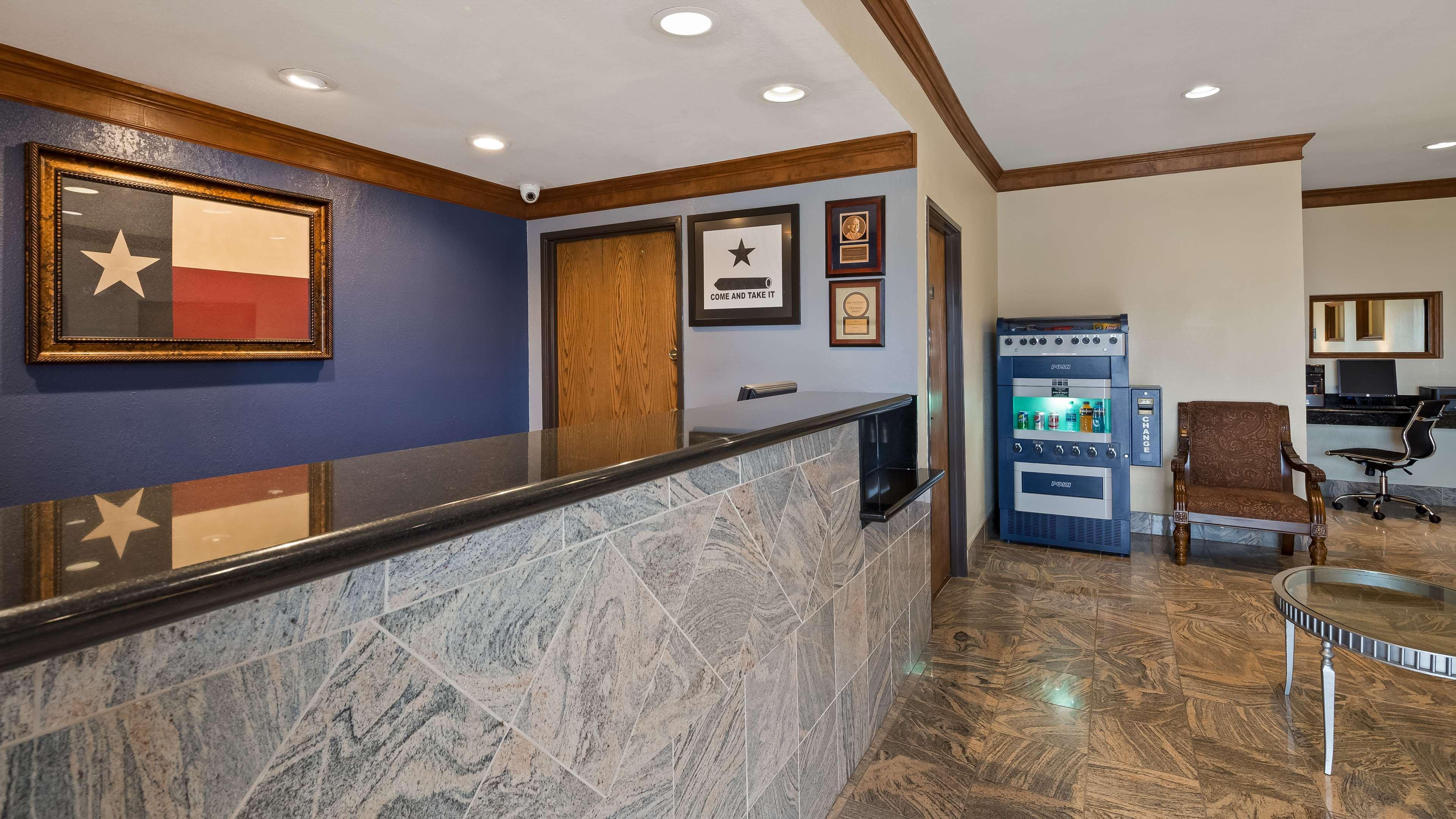 Best Western Regency Inn & Suites Gonzales Eksteriør billede