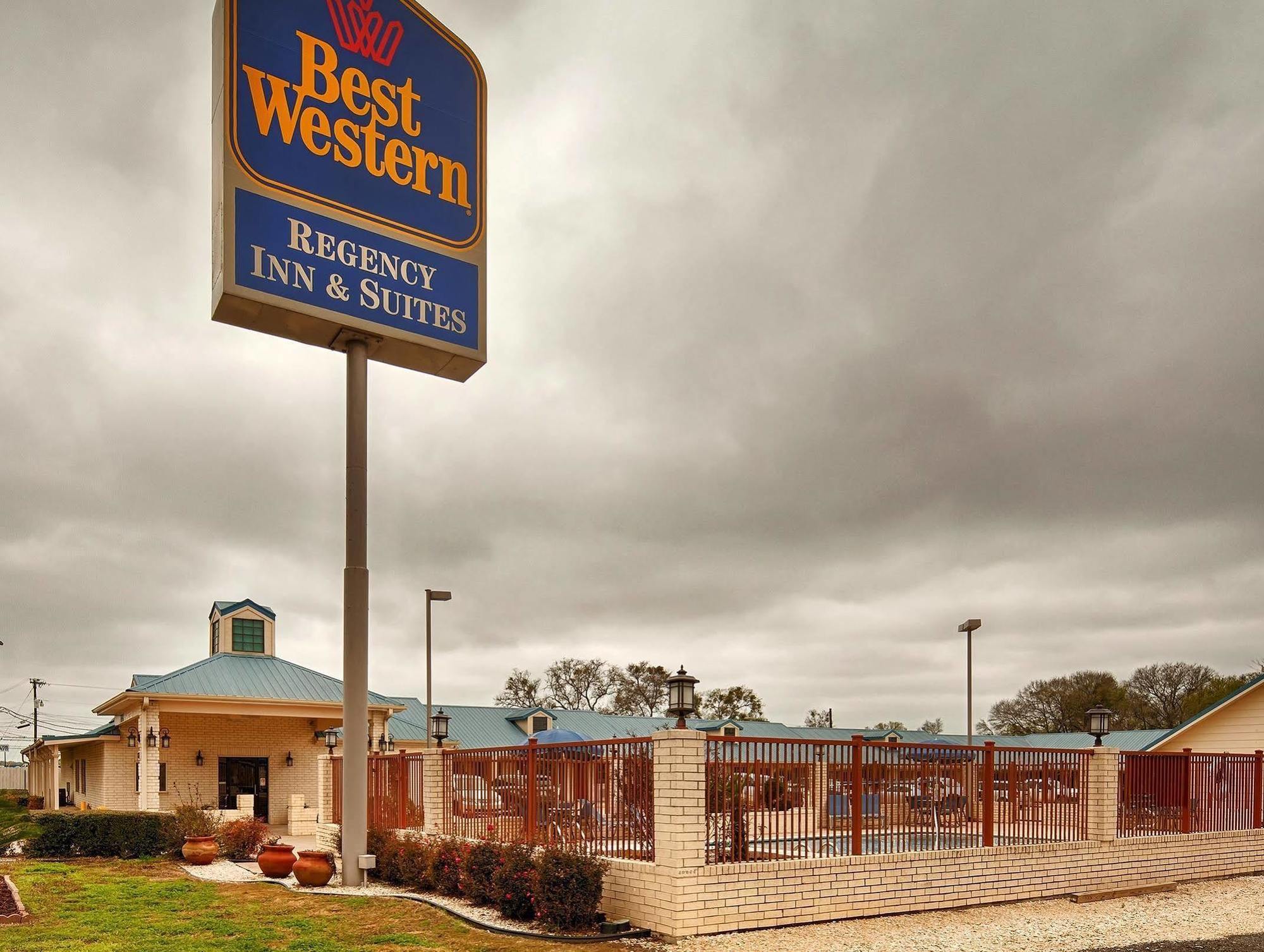 Best Western Regency Inn & Suites Gonzales Eksteriør billede